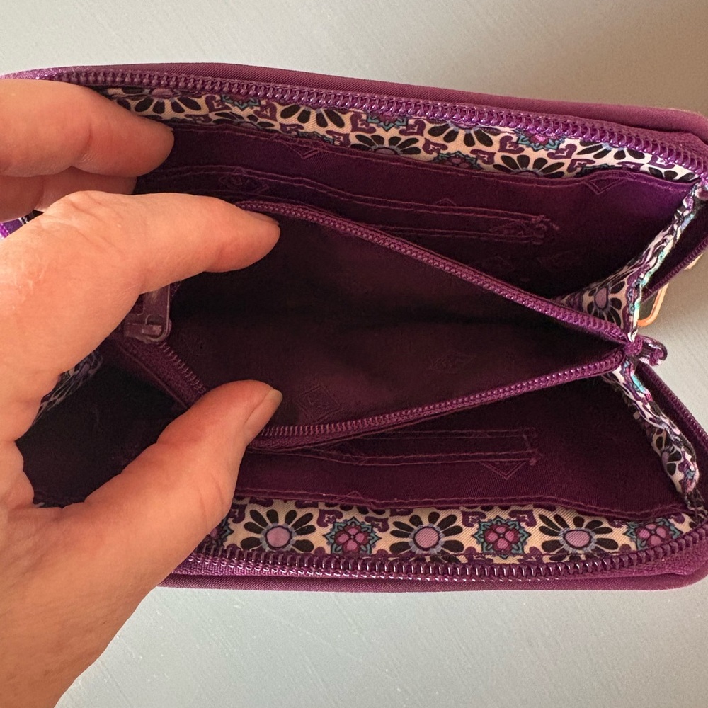 Elegant Floral Vera Bradley Women's Wallet - Picture 5 of 7